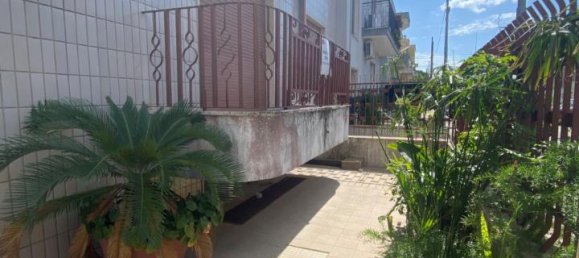 Дом с 3 комнатами в Лечче, Италия № 150832 2