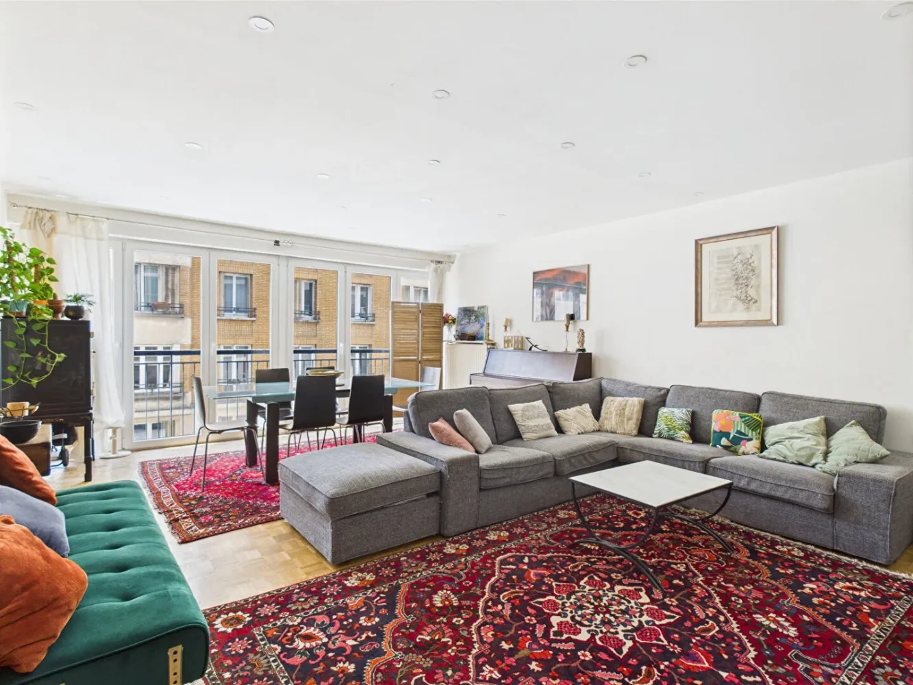 3 bedrooms Apartment in Paris, France No. 318982