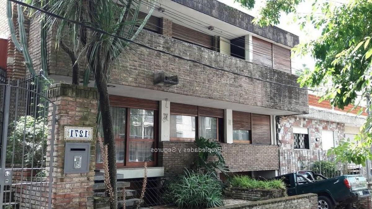 5 bedrooms House in Montevideo, Uruguay No. 1402