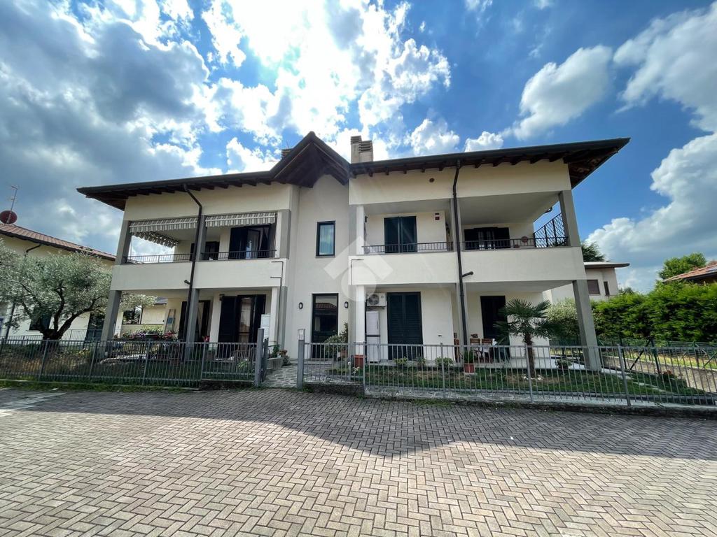 2 bedrooms Apartment in Dairago, Italy No. 324788