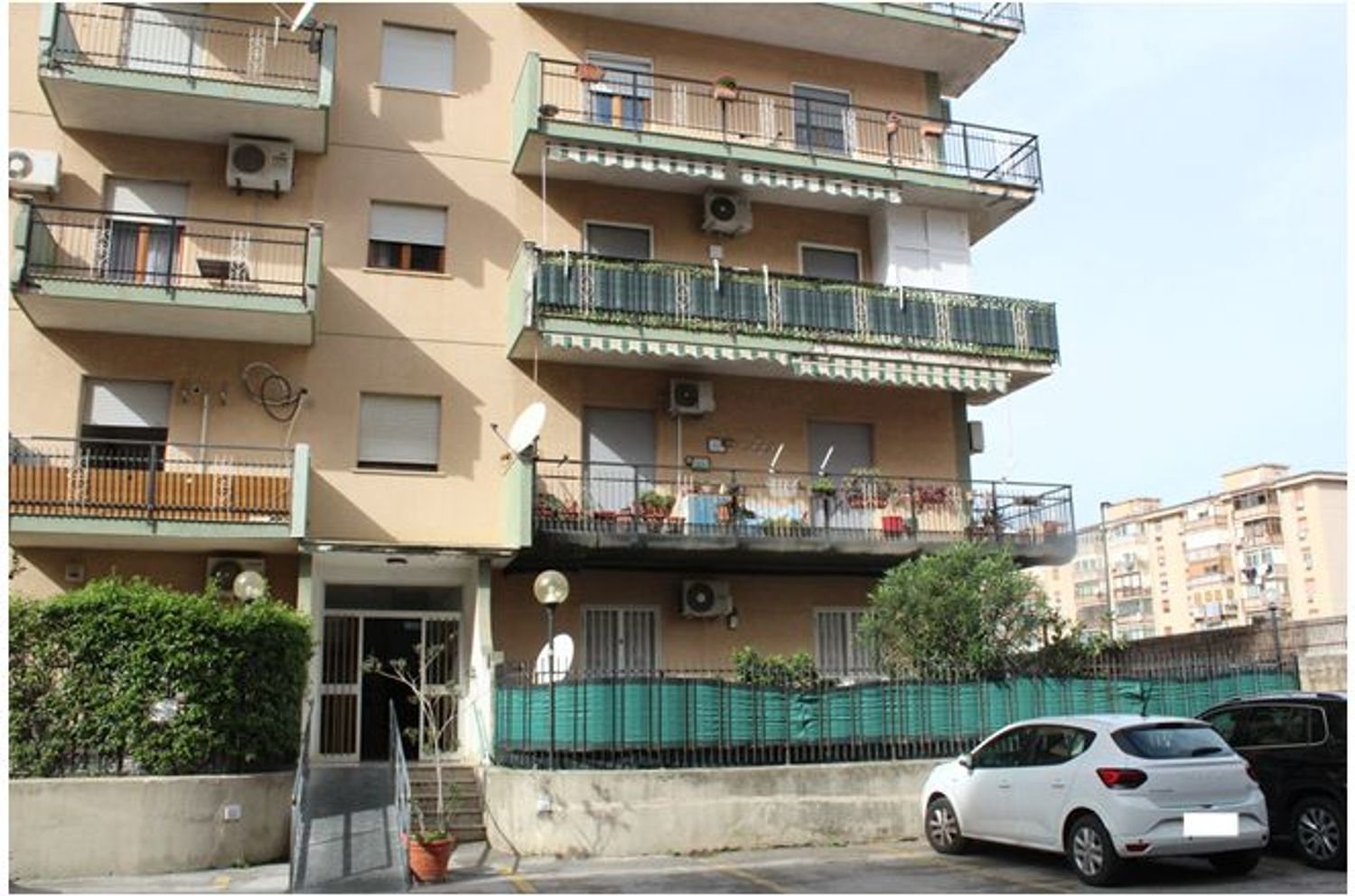 5 rooms Apartment in Palermo, Italy No. 292541
