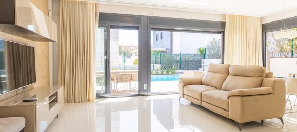 Вилла с 4 спальнями в Аликанте, Испания № 189204 3