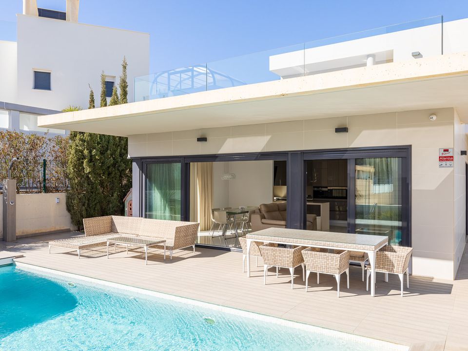 Вилла с 4 спальнями в Аликанте, Испания № 189204