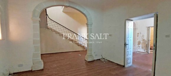 Отель, гостиница с 4 спальнями в Корми, Мальта № 1849 2