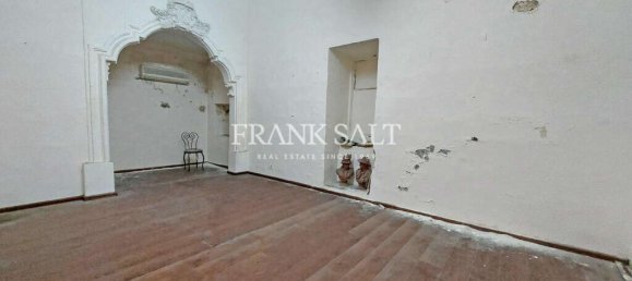 Отель, гостиница с 4 спальнями в Корми, Мальта № 1849 3