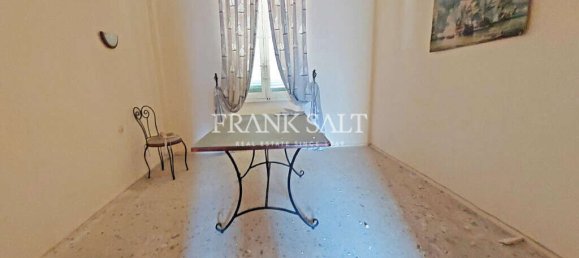 Отель, гостиница с 4 спальнями в Корми, Мальта № 1849 9