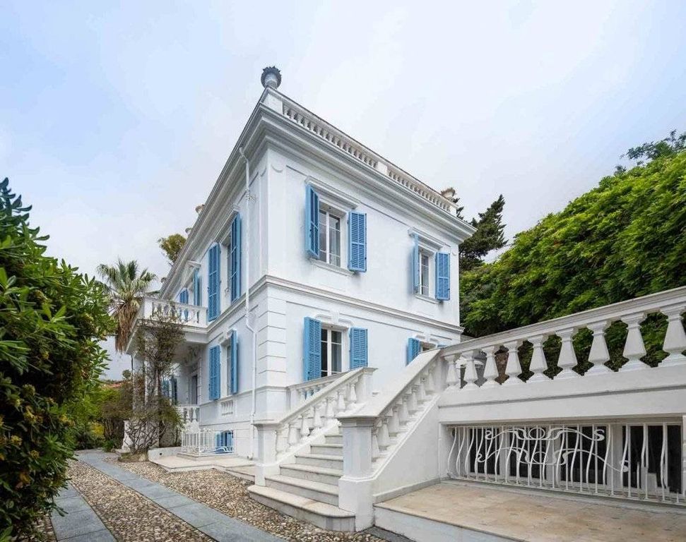 8 bedrooms Villa in Ospedaletti, Italy No. 18979