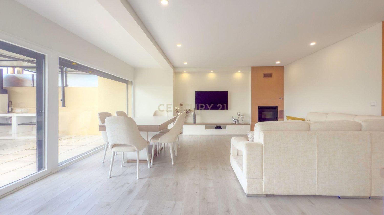 3 bedrooms Villa in Porto Salvo, Portugal No. 111041