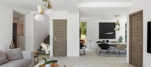 8 bedrooms Commercial property in Vallauris, France No. 1472 4