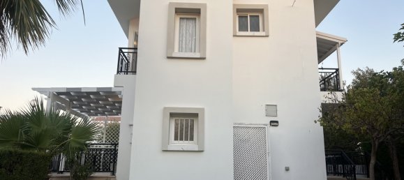 Adosado de 3 dormitorios en Pervolia, Cyprus No. 25937 25
