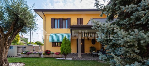 3 bedrooms Villa in Roncade, Italy No. 301615 2