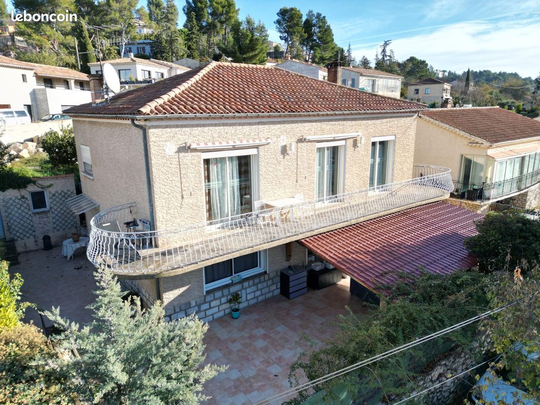 5 bedrooms House in Apt, France No. 338528