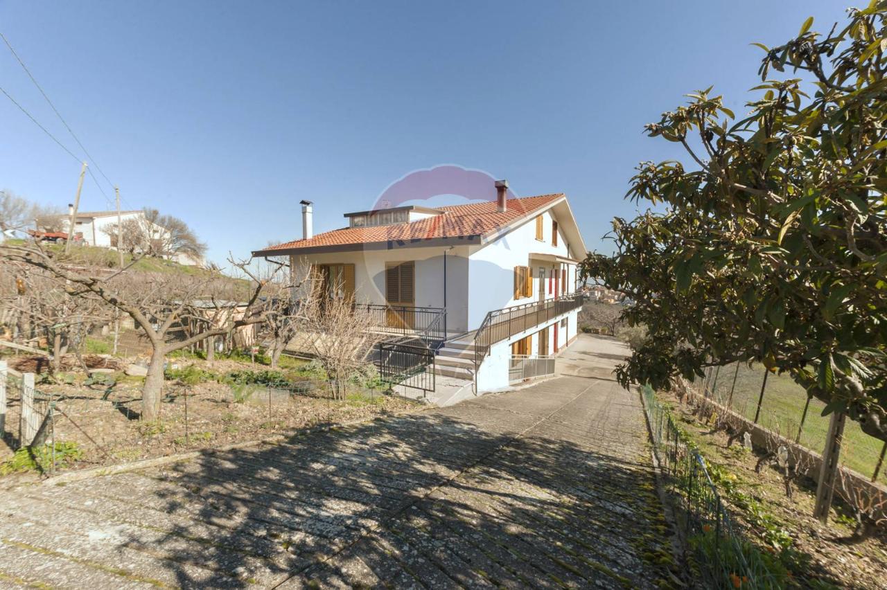 5 rooms Villa in Gessopalena, Italy No. 41238