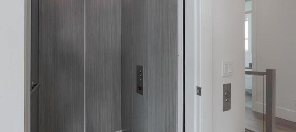 6 bedrooms House in British Columbia, Canada No. 243 4