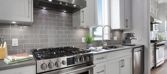 6 bedrooms House in British Columbia, Canada No. 243 8