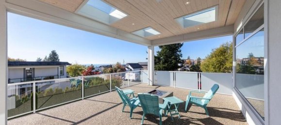 6 bedrooms House in British Columbia, Canada No. 243 10