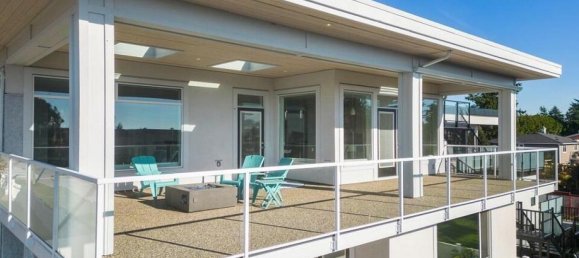 6 bedrooms House in British Columbia, Canada No. 243 6