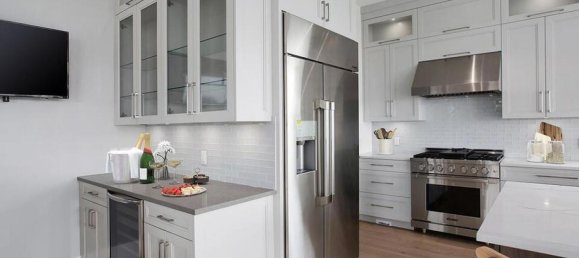 6 bedrooms House in British Columbia, Canada No. 243 11