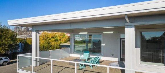 6 bedrooms House in British Columbia, Canada No. 243 7