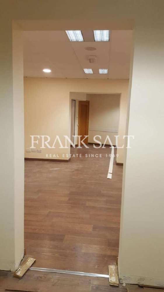 Bureau à Sliema, Malta No. 11947