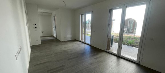 3 rooms Apartment in Pessano con Bornago, Italy No. 2108 4