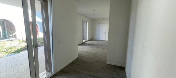 3 rooms Apartment in Pessano con Bornago, Italy No. 2108 6