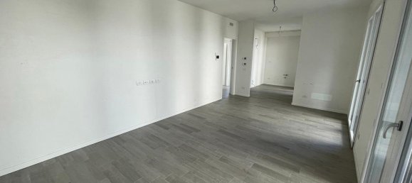 3 rooms Apartment in Pessano con Bornago, Italy No. 2108 2