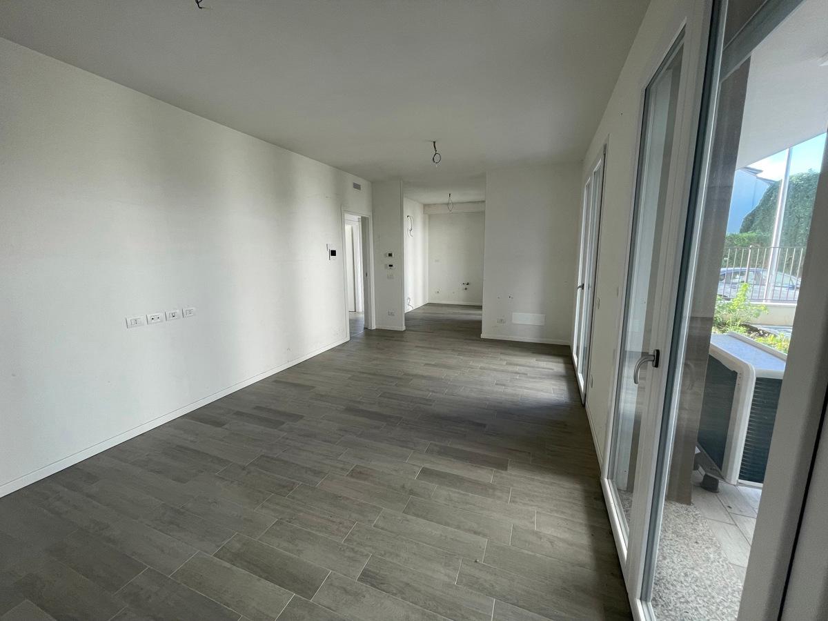 3 rooms Apartment in Pessano con Bornago, Italy No. 2108