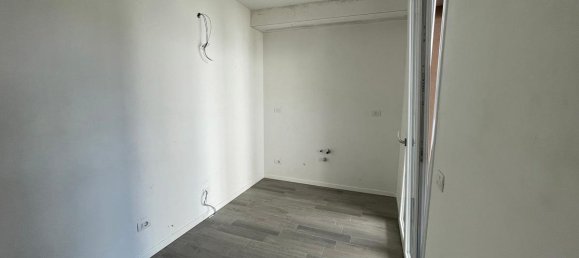 3 rooms Apartment in Pessano con Bornago, Italy No. 2108 5