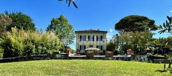 Вилла с 6 спальнями в Лукка, Италия № 115800 2