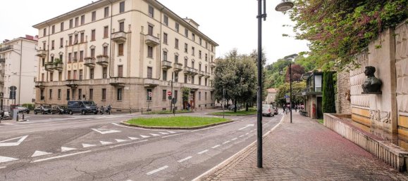 8 rooms Apartment in Bergamo, Italy No. 9420 2