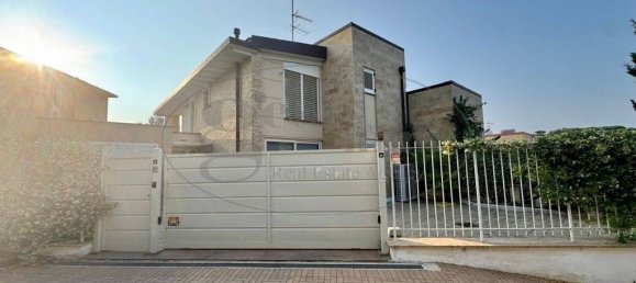 3 غرف نوم فيلا في Livorno, Italy رقم 337274 49