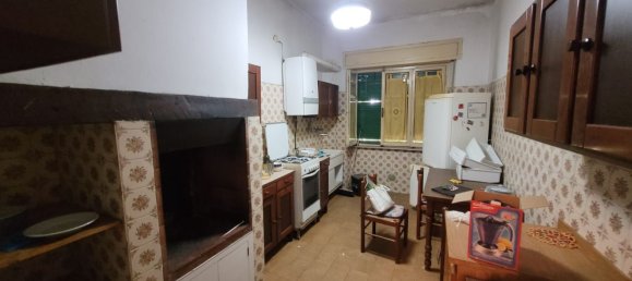5 rooms Apartment in Perugia, Italy No. 147049 3