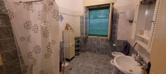 5 rooms Apartment in Perugia, Italy No. 147049 6