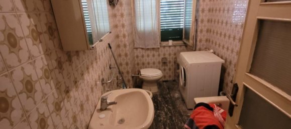 5 rooms Apartment in Perugia, Italy No. 147049 7