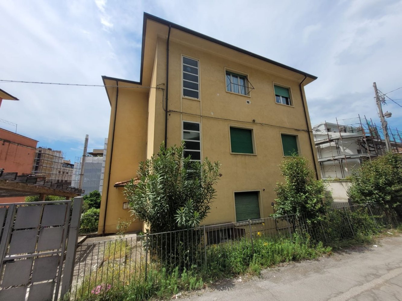 5 rooms Apartment in Perugia, Italy No. 147049