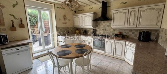 Casa de 3 dormitorios en Flize, France No. 317323 2