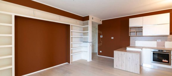 3 rooms Apartment in Turin, Italy No. 305501 10