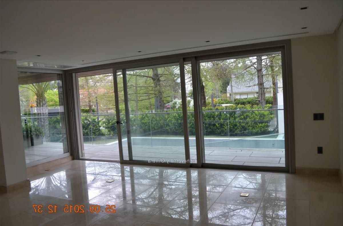 3 bedrooms Apartment in Montevideo, Uruguay No. 9059