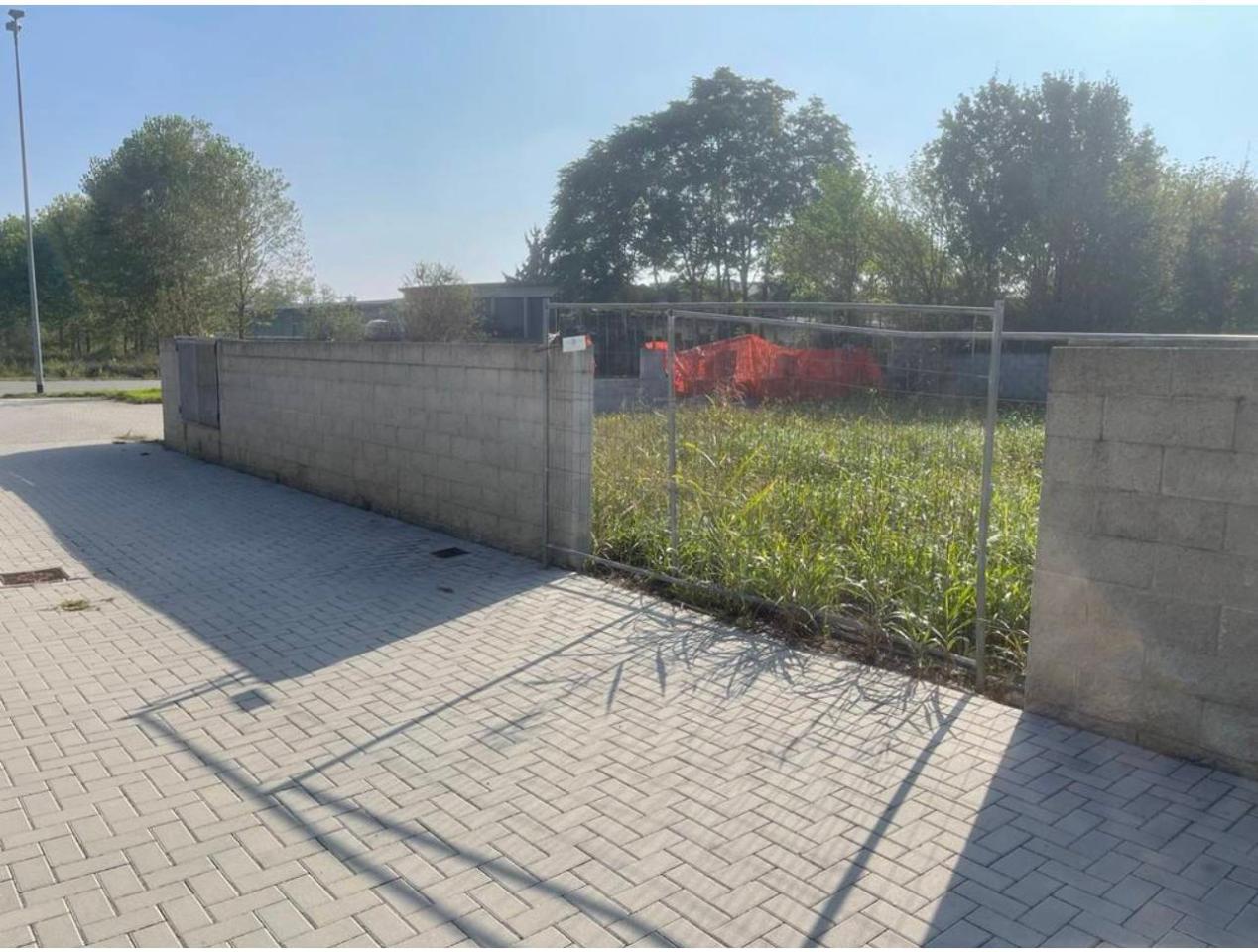 464m² Land in Gambolò, Italy No. 66869