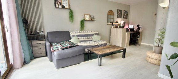 1 bedroom Apartment in Elancourt, France No. 297175 2