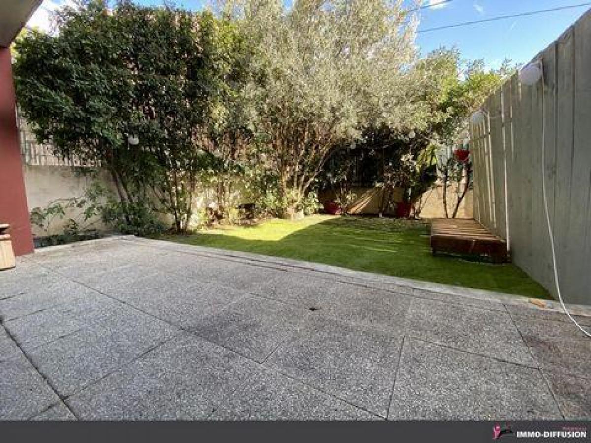 3 bedrooms Condo in Marseille, France No. 16652