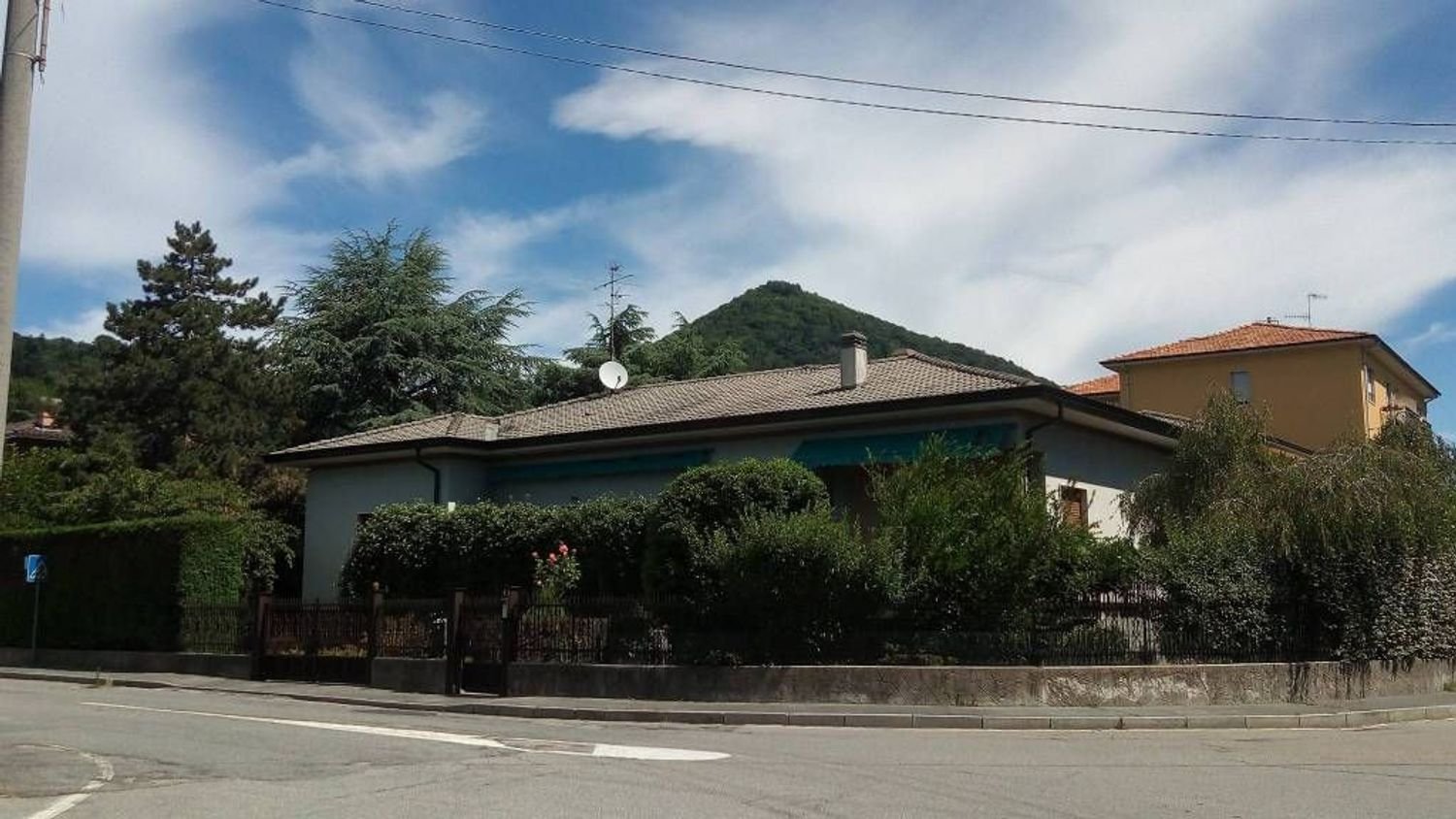 5 rooms Villa in Induno Olona, Italy No. 238624