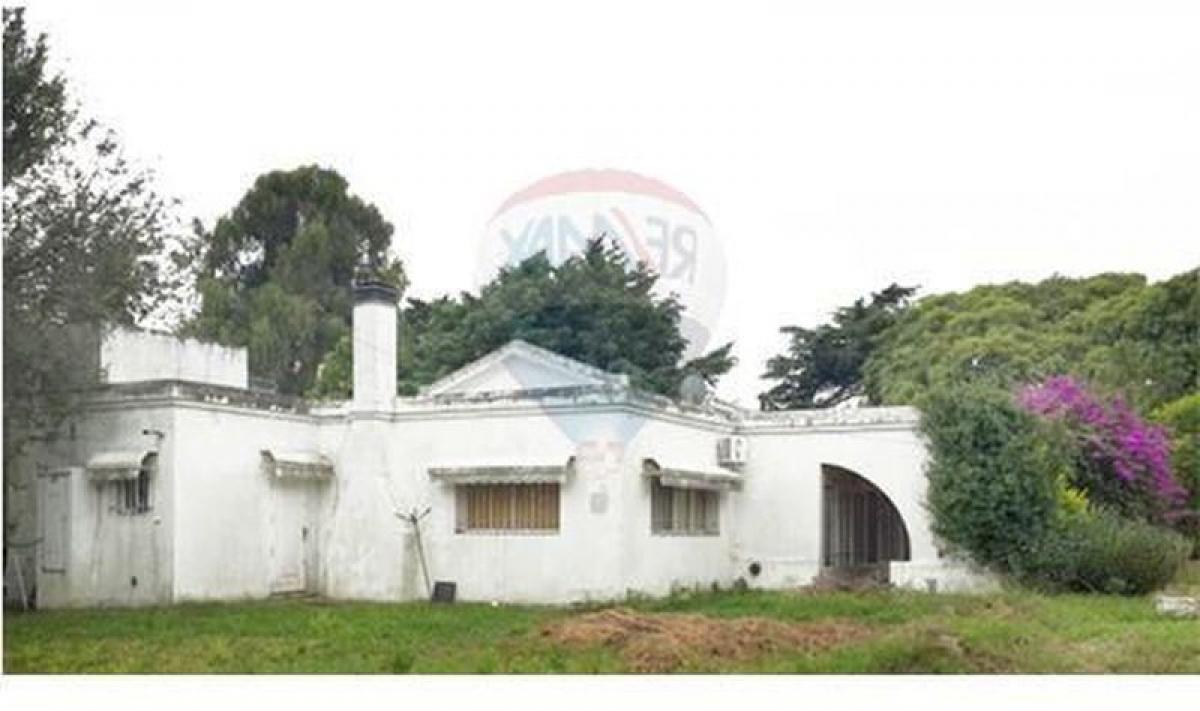 3 bedrooms Land in Berazategui, Argentina No. 36818