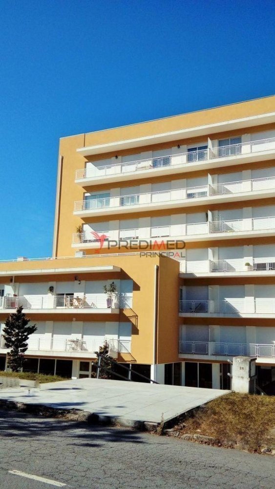  محل تجاري في Braga, Portugal 103متر مربع رقم 8129