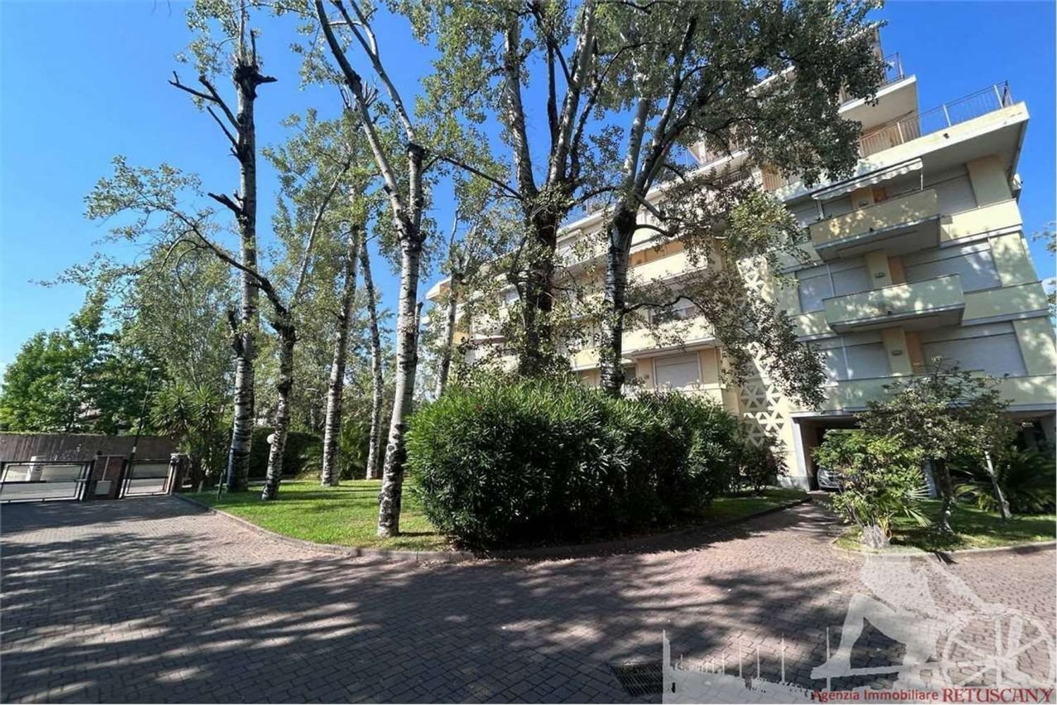 5 rooms Apartment in Forte dei Marmi, Italy No. 205555