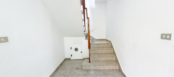 Casa T4 em Prato, Italy N.º 323167 11