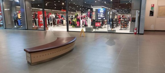 1363m² Commercial property in Piacenza, Italy No. 372501 3