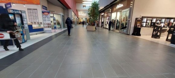 1363m² Commercial property in Piacenza, Italy No. 372501 9