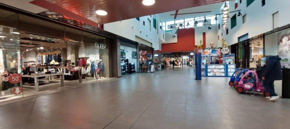 1363m² Commercial property in Piacenza, Italy No. 372501 8